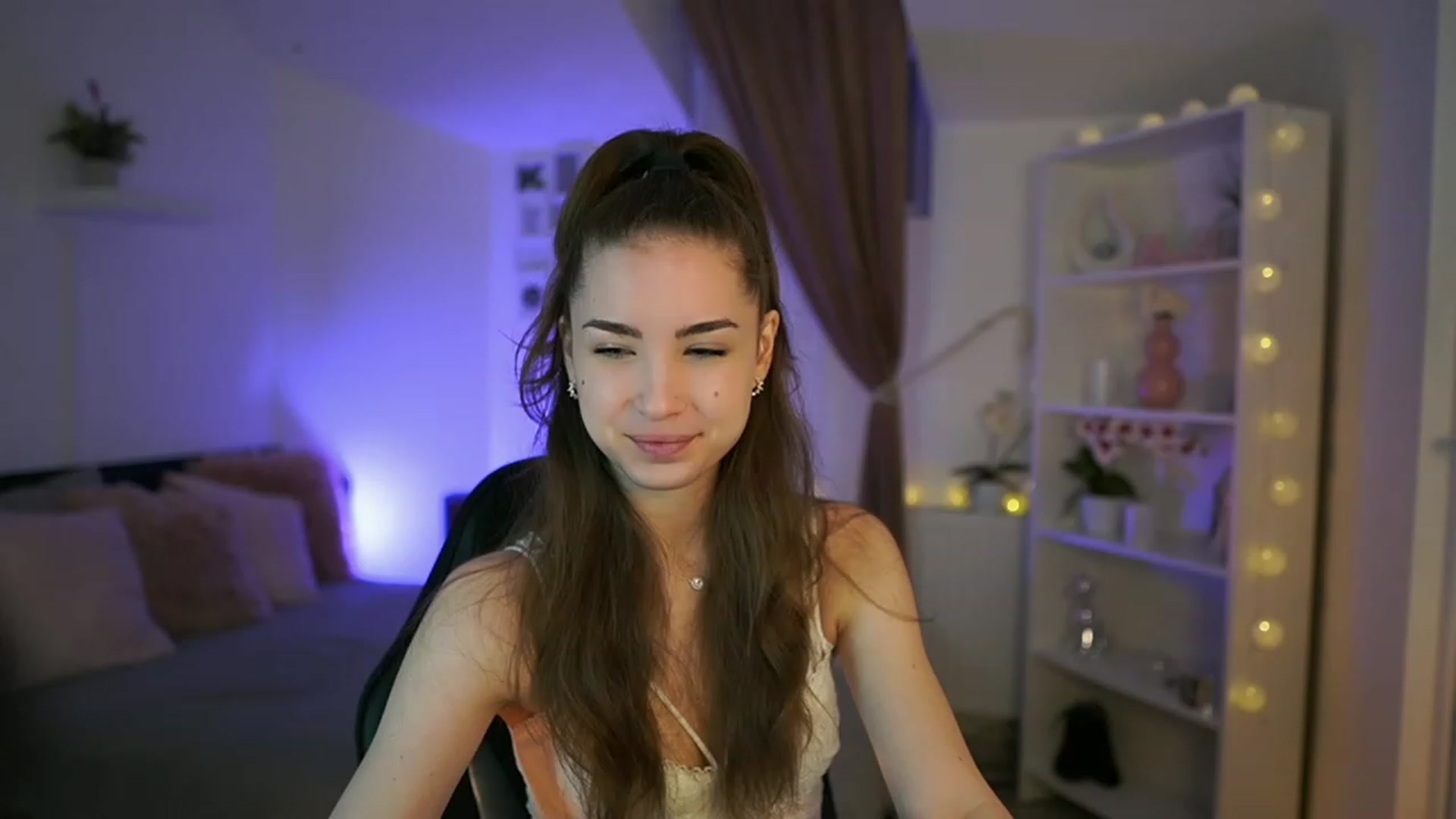 Gallery image thumbnail from Shy_jane's myfreecams stream on, 04/30/2023, 09:10 image 5 of 20