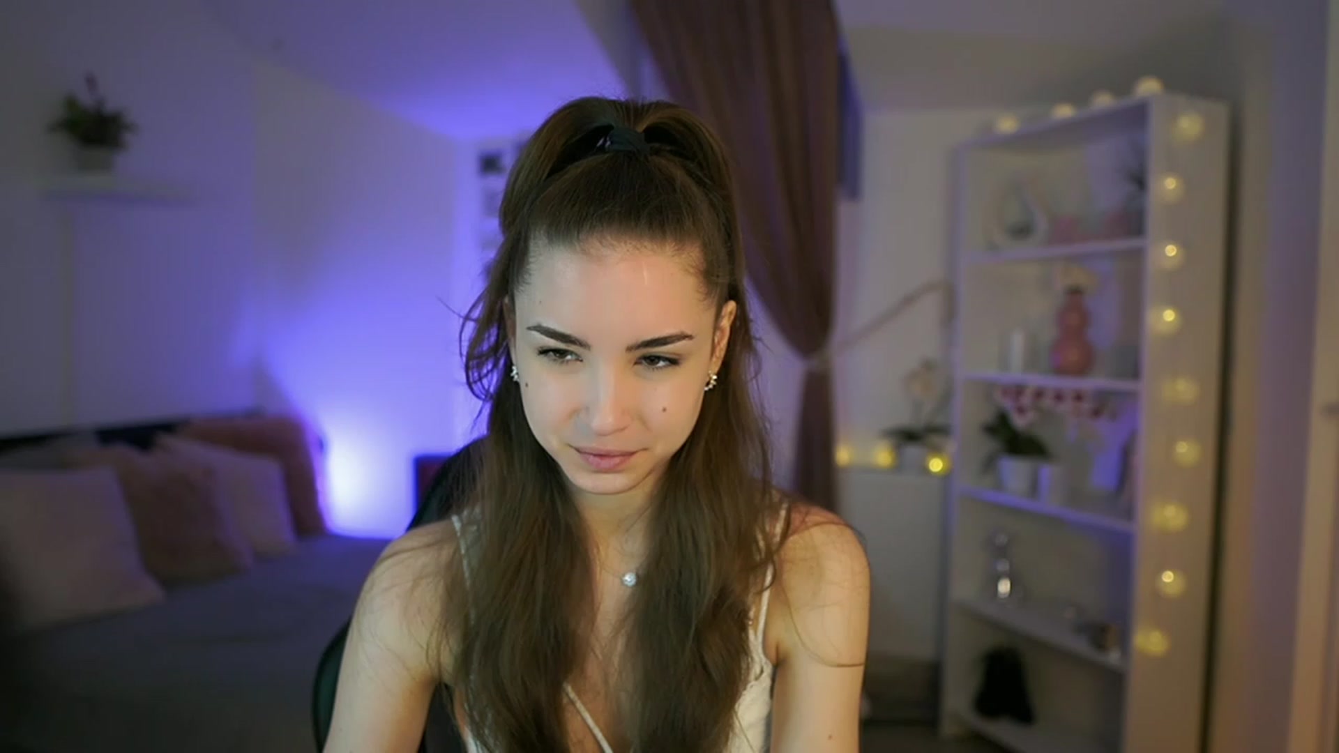 Gallery image thumbnail from Shy_jane's myfreecams stream on, 04/30/2023, 09:10 image 2 of 20