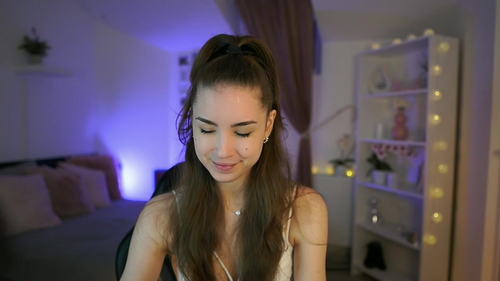 Gallery image thumbnail from Shy_jane's myfreecams stream on, 04/30/2023, 09:10 image 1 of 20