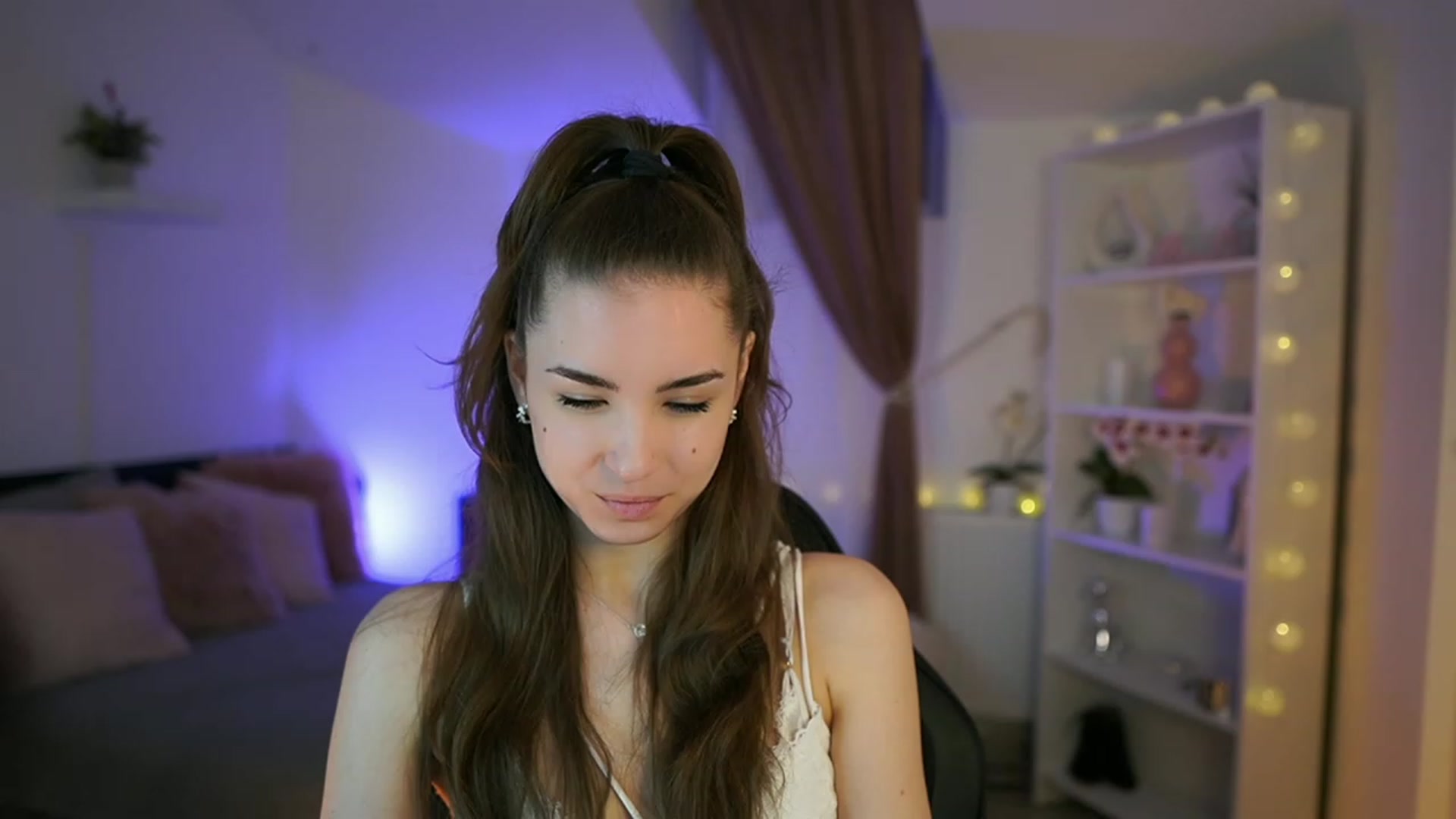 Gallery image thumbnail from Shy_jane's myfreecams stream on, 04/30/2023, 10:46 image 1 of 20