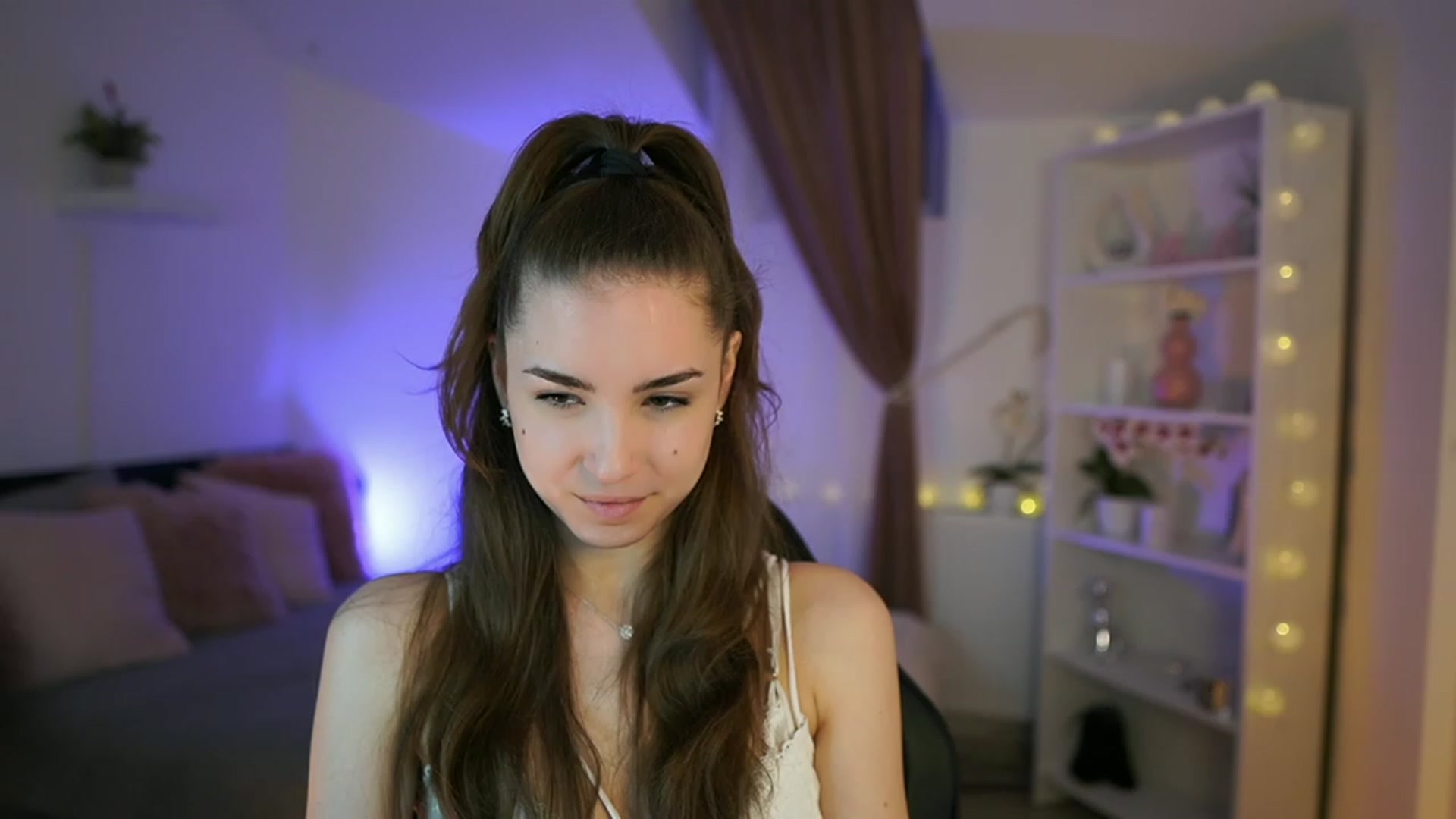 Gallery image thumbnail from Shy_jane's myfreecams stream on, 04/30/2023, 10:46 image 2 of 20