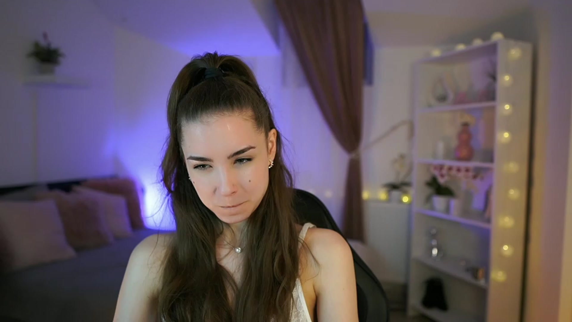 Gallery image thumbnail from Shy_jane's myfreecams stream on, 04/30/2023, 10:46 image 17 of 20