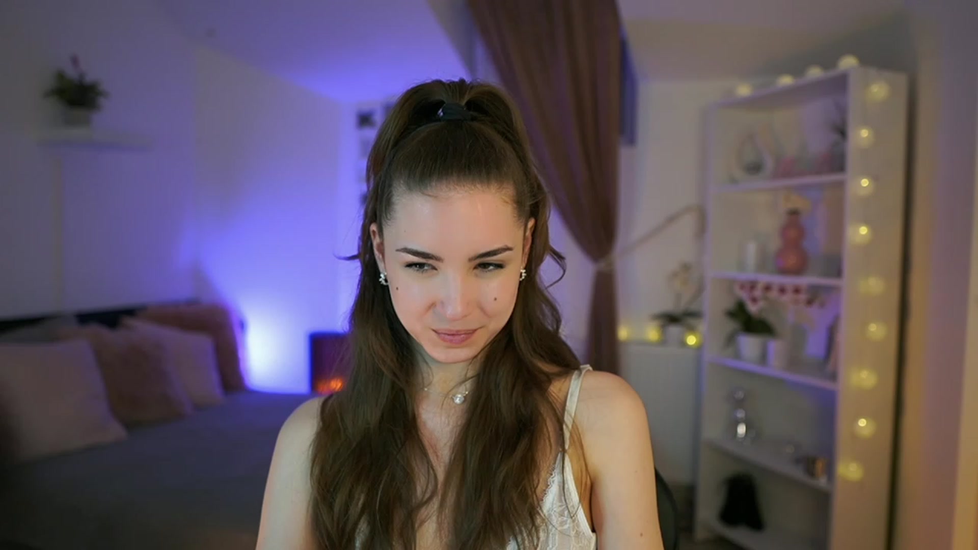 Gallery image thumbnail from Shy_jane's myfreecams stream on, 04/30/2023, 12:27 image 11 of 20