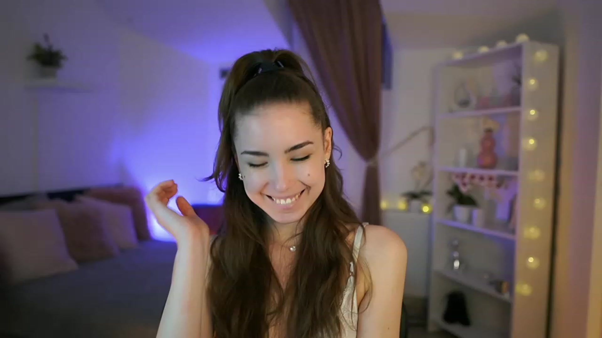 Gallery image thumbnail from Shy_jane's myfreecams stream on, 04/30/2023, 12:27 image 5 of 20