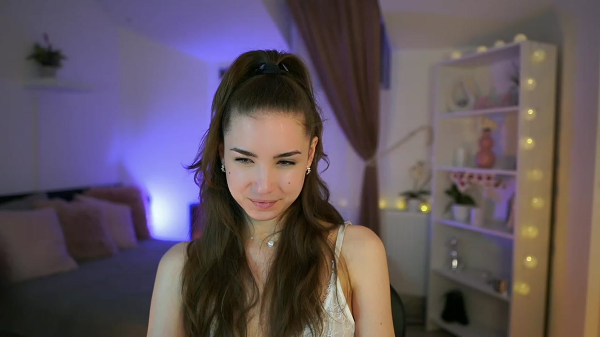 Gallery image thumbnail from Shy_jane's myfreecams stream on, 04/30/2023, 12:27 image 10 of 20