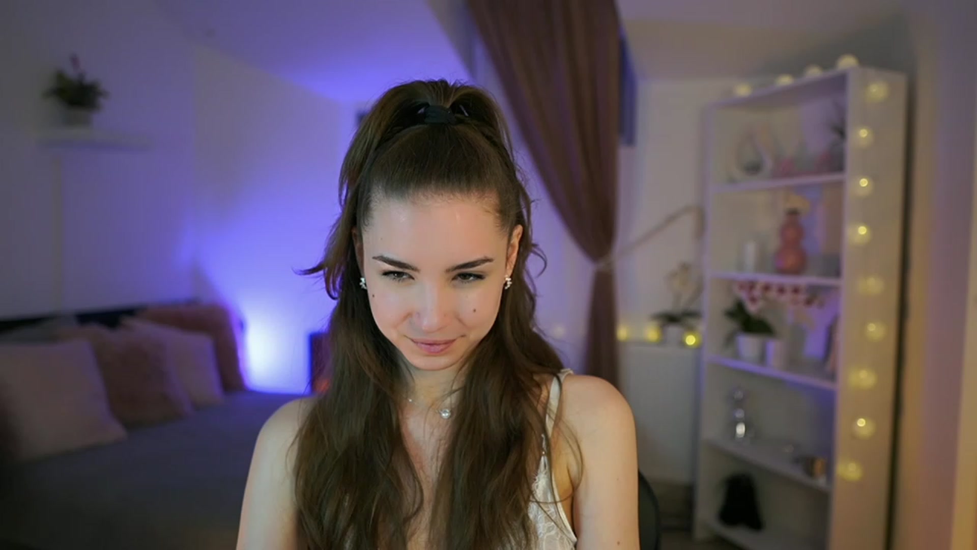 Gallery image thumbnail from Shy_jane's myfreecams stream on, 04/30/2023, 12:27 image 4 of 20
