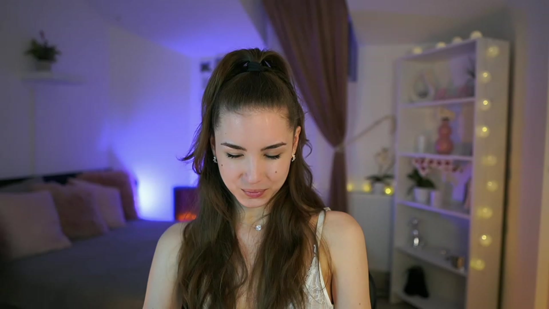 Gallery image thumbnail from Shy_jane's myfreecams stream on, 04/30/2023, 12:27 image 7 of 20