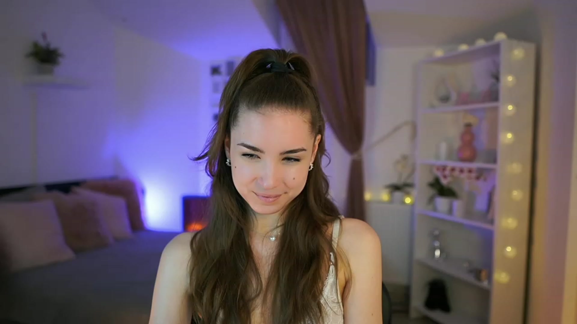 Gallery image thumbnail from Shy_jane's myfreecams stream on, 04/30/2023, 12:27 image 6 of 20