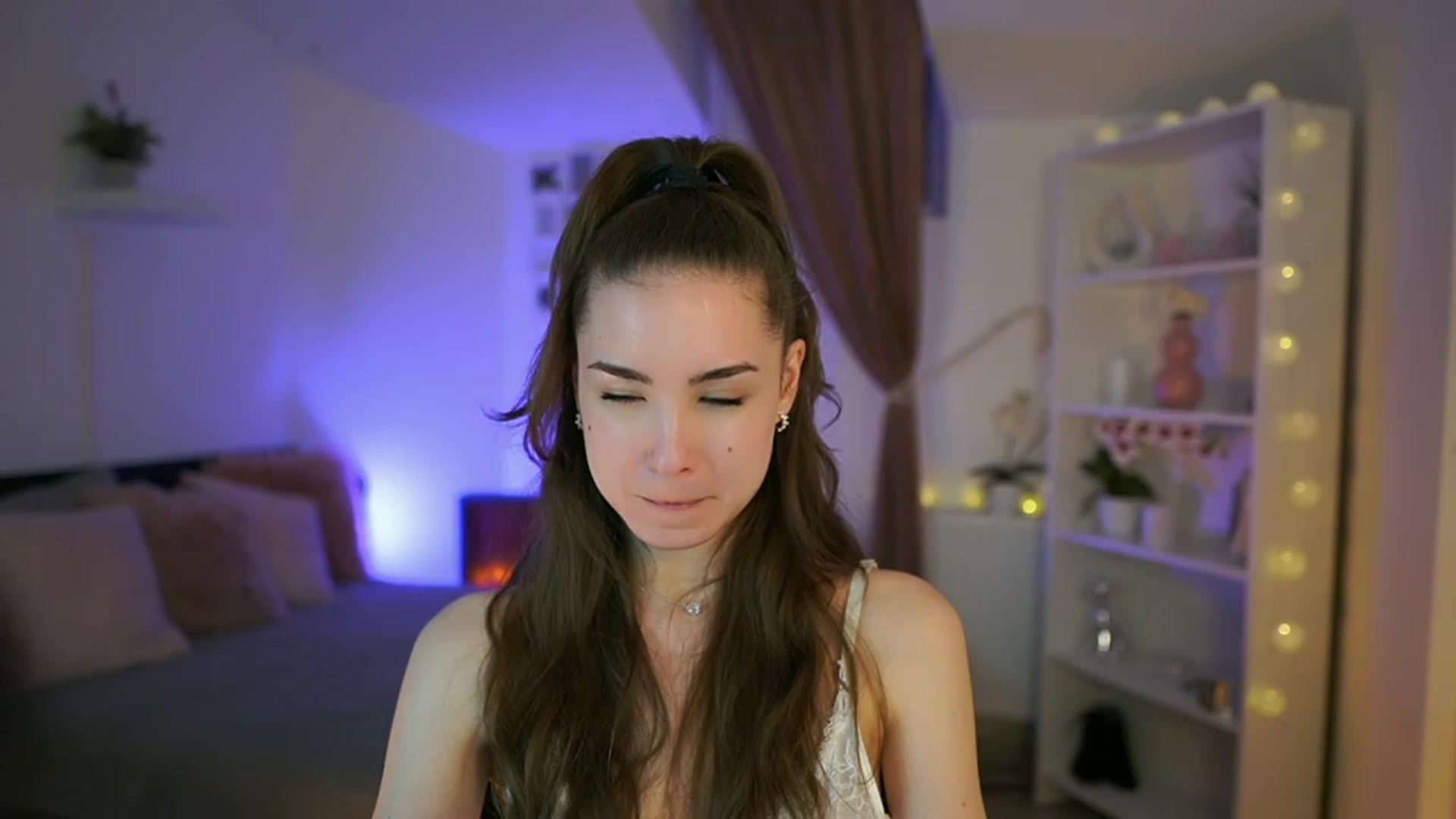 Gallery image thumbnail from Shy_jane's myfreecams stream on, 04/30/2023, 12:27 image 9 of 20
