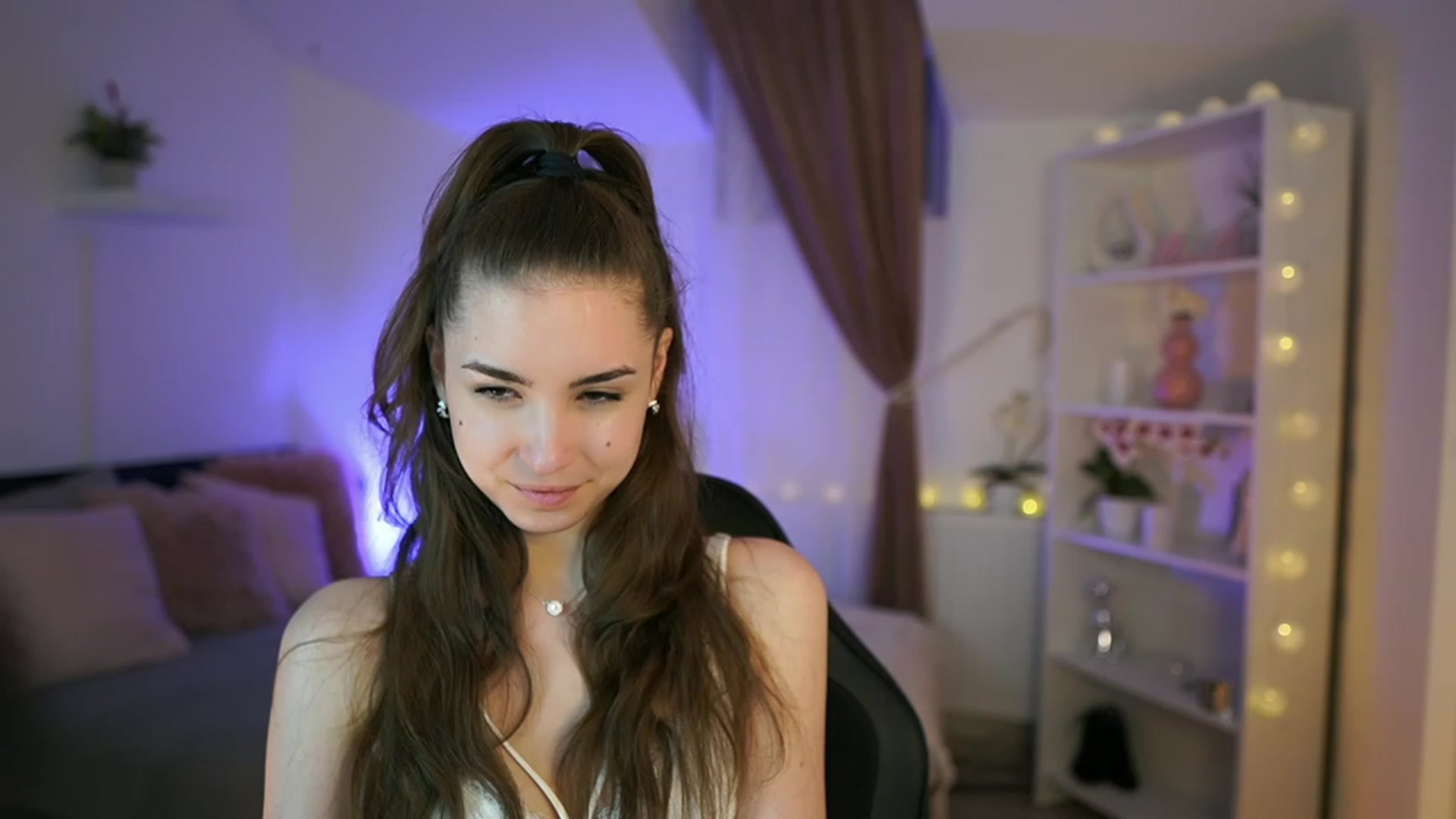 Gallery image thumbnail from Shy_jane's myfreecams stream on, 04/30/2023, 15:05 image 1 of 20