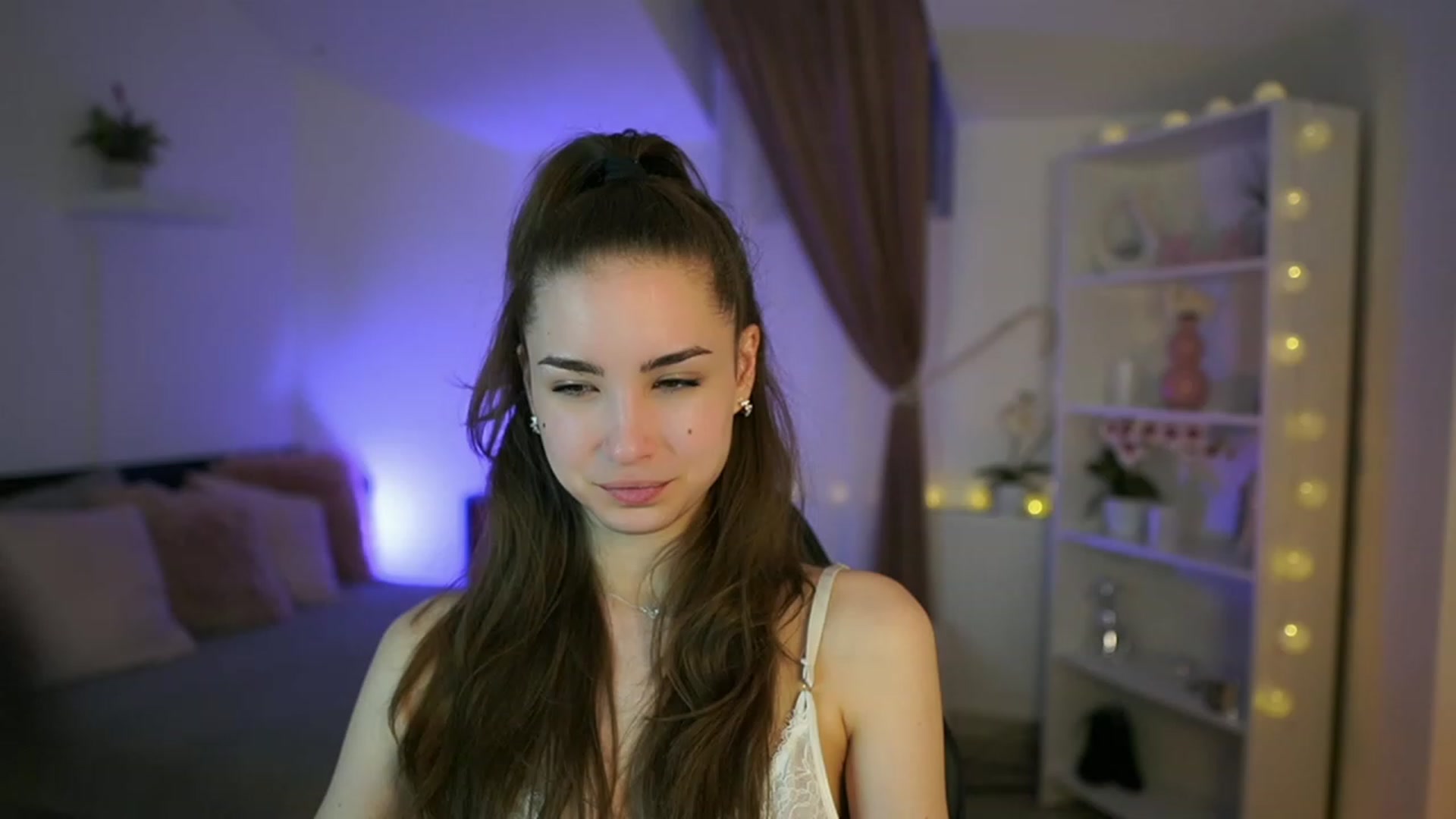 Gallery image thumbnail from Shy_jane's myfreecams stream on, 04/30/2023, 17:35 image 2 of 20