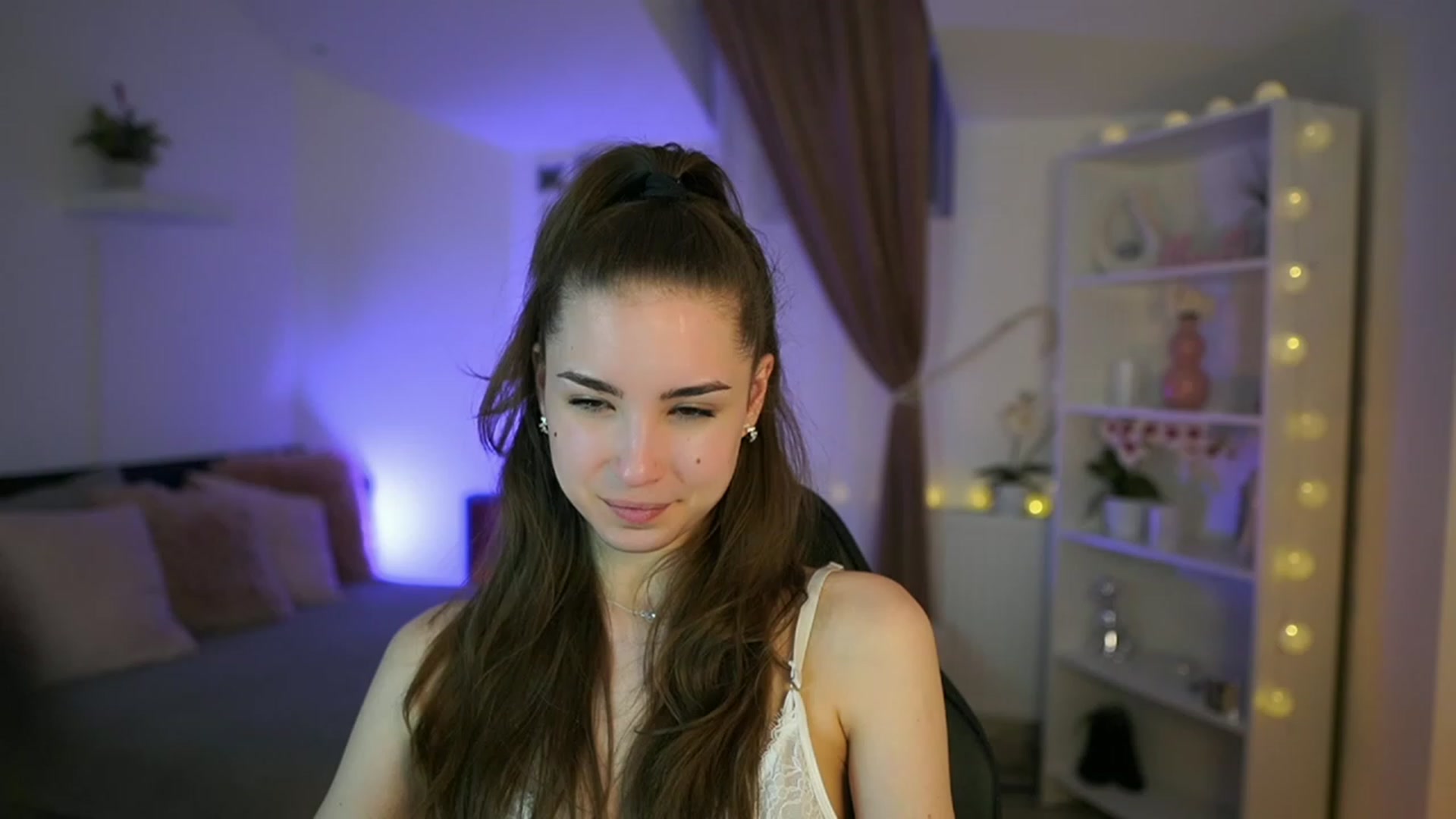 Gallery image thumbnail from Shy_jane's myfreecams stream on, 04/30/2023, 17:35 image 3 of 20