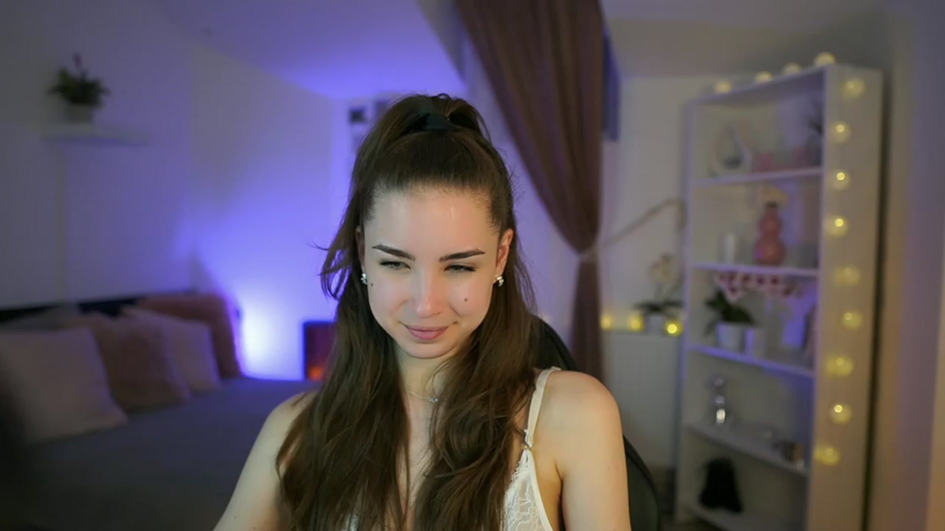 Gallery image thumbnail from Shy_jane's myfreecams stream on, 04/30/2023, 17:35 image 5 of 20