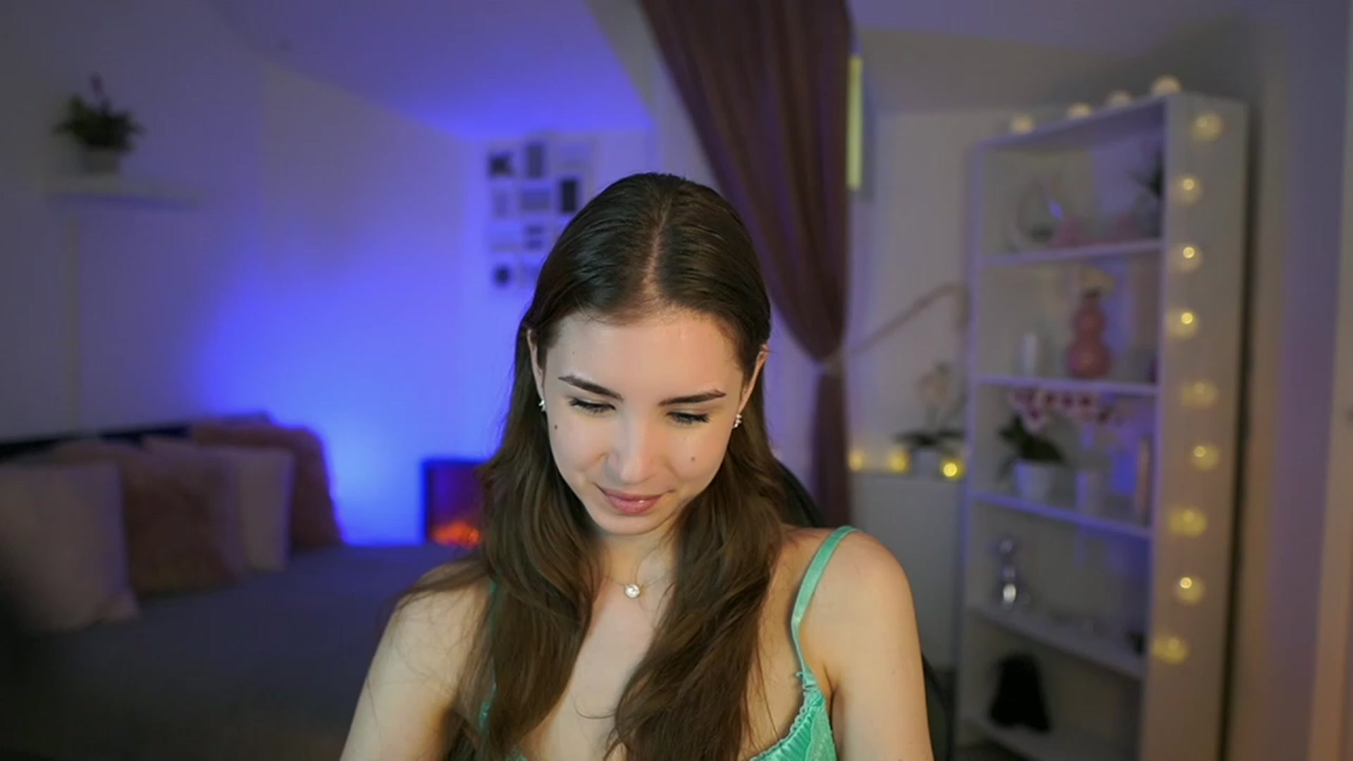 Gallery image thumbnail from Shy_jane's myfreecams stream on, 05/03/2023, 13:56 image 15 of 20