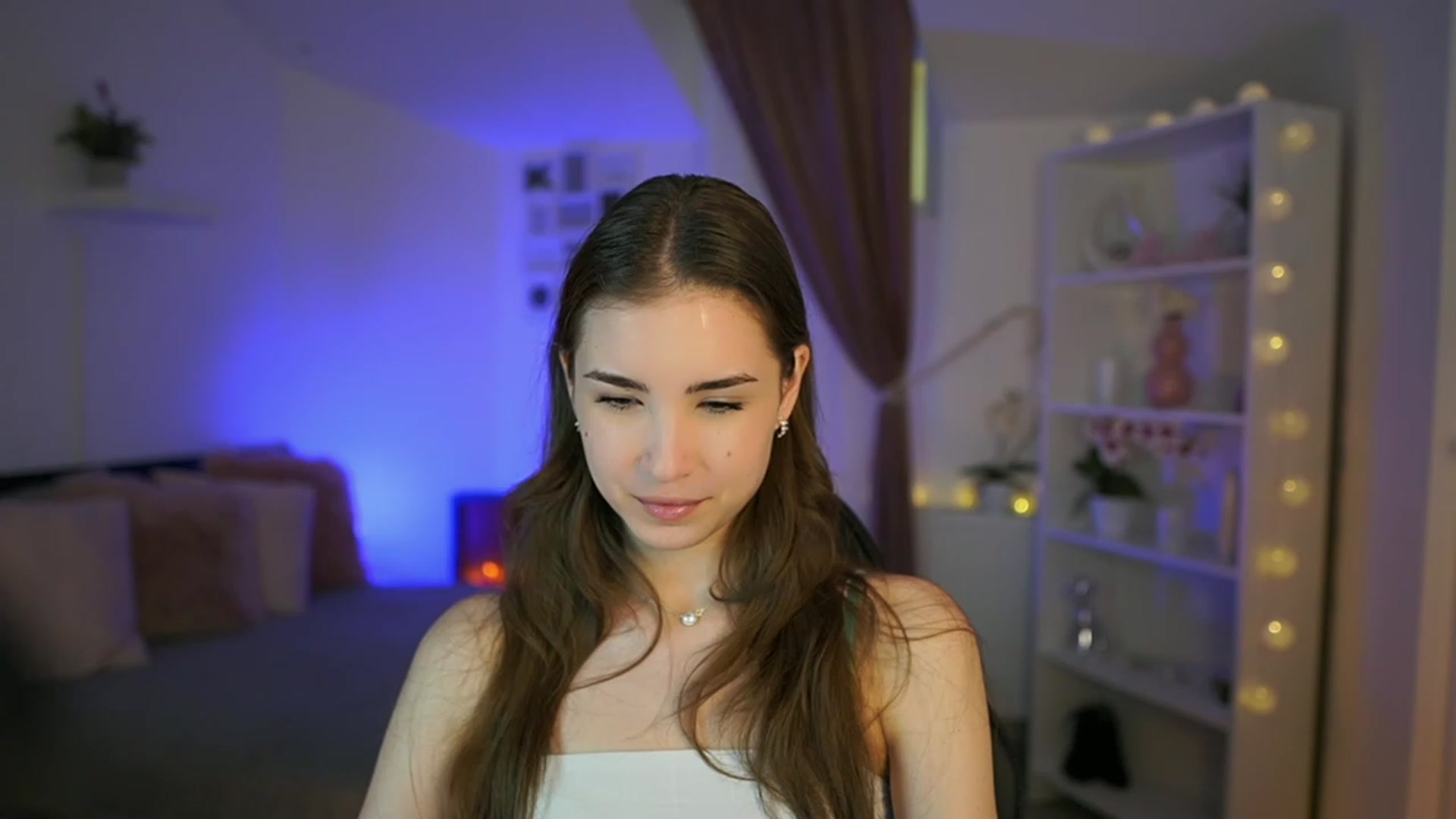 Gallery image thumbnail from Shy_jane's myfreecams stream on, 05/03/2023, 13:56 image 4 of 20
