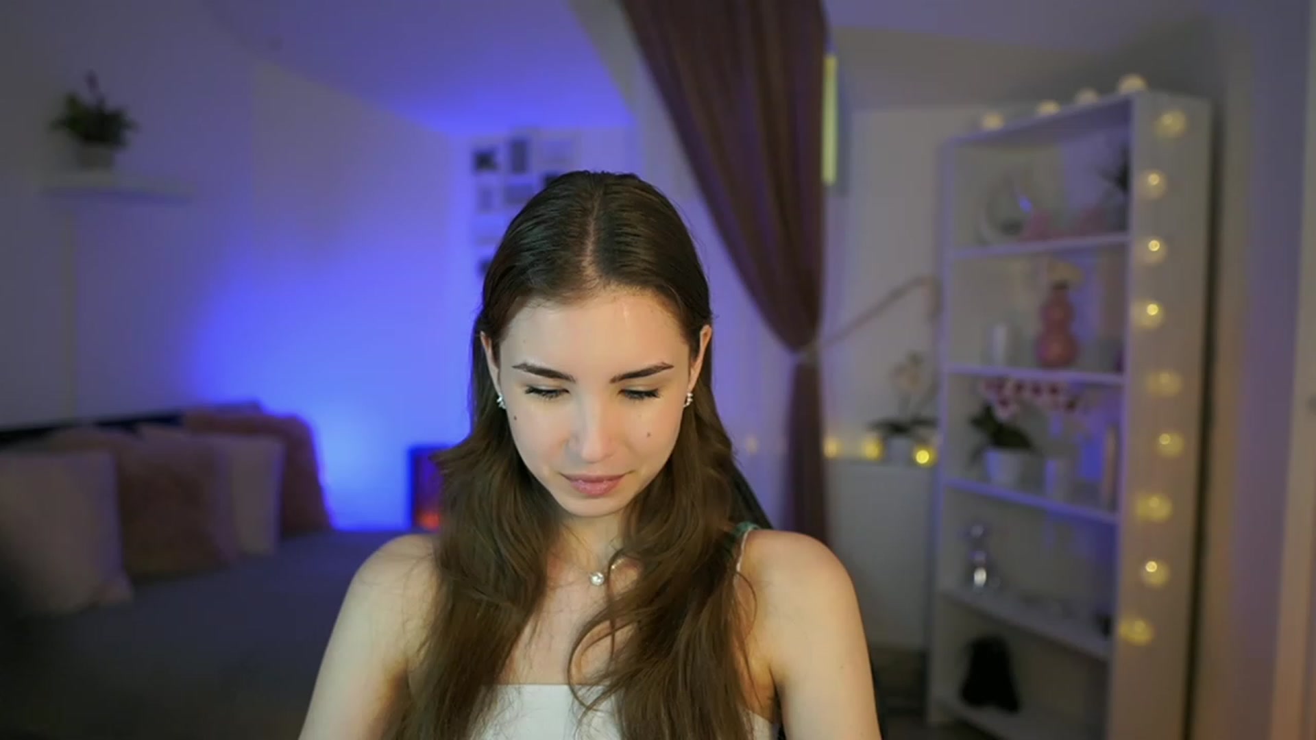 Gallery image thumbnail from Shy_jane's myfreecams stream on, 05/03/2023, 13:56 image 10 of 20