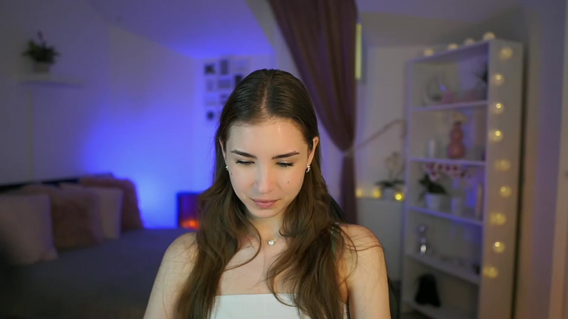 Gallery image thumbnail from Shy_jane's myfreecams stream on, 05/03/2023, 13:56 image 5 of 20