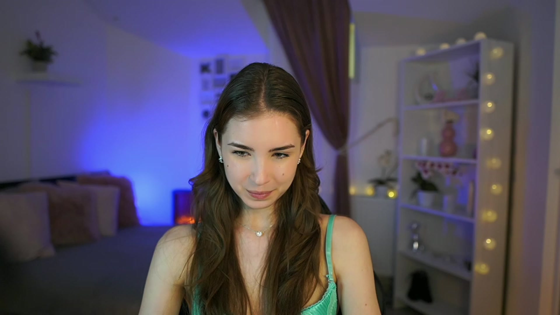 Gallery image thumbnail from Shy_jane's myfreecams stream on, 05/03/2023, 14:36 image 14 of 20