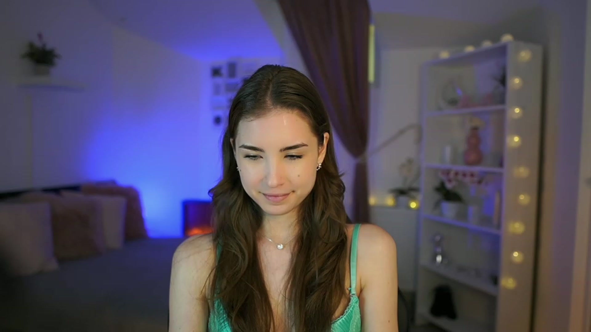Gallery image thumbnail from Shy_jane's myfreecams stream on, 05/03/2023, 14:36 image 11 of 20