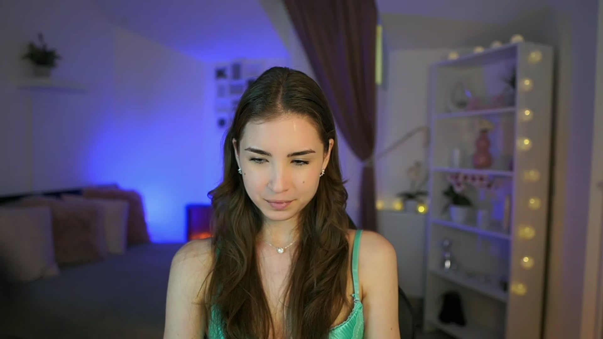 Gallery image thumbnail from Shy_jane's myfreecams stream on, 05/03/2023, 14:36 image 12 of 20