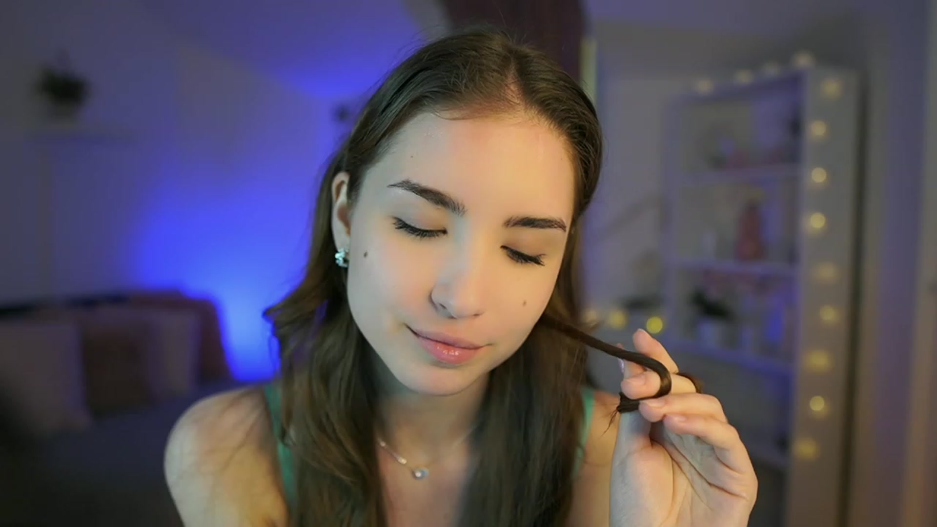 Gallery image thumbnail from Shy_jane's myfreecams stream on, 05/03/2023, 14:36 image 10 of 20