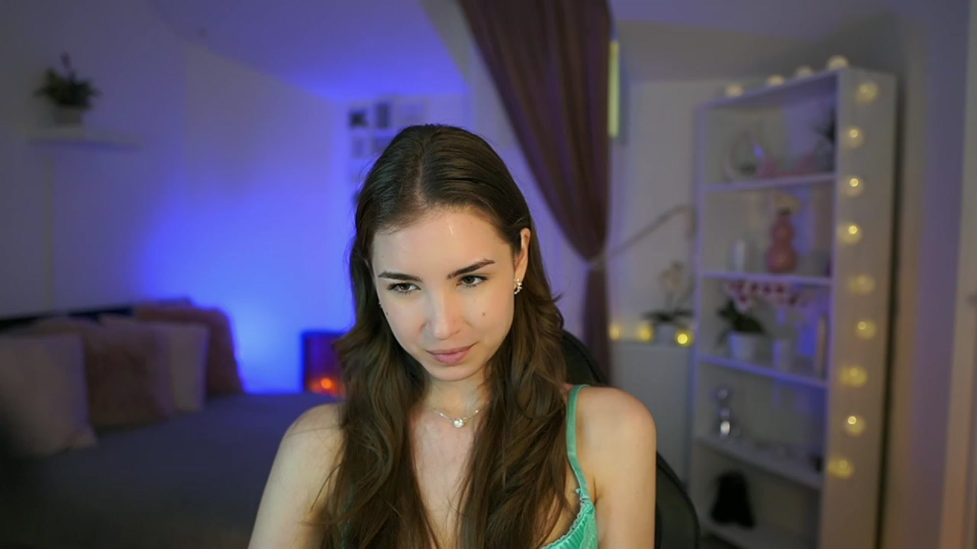 Gallery image thumbnail from Shy_jane's myfreecams stream on, 05/03/2023, 14:36 image 15 of 20