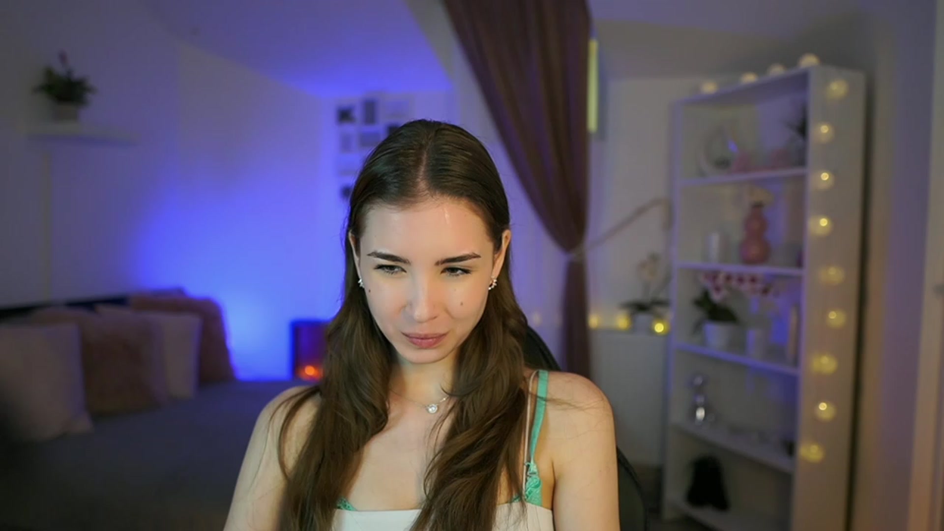 Gallery image thumbnail from Shy_jane's myfreecams stream on, 05/03/2023, 14:36 image 4 of 20