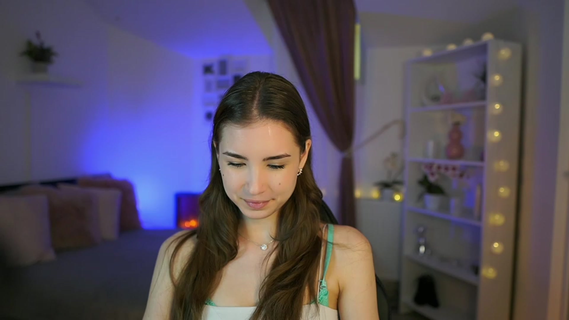 Gallery image thumbnail from Shy_jane's myfreecams stream on, 05/03/2023, 14:36 image 5 of 20