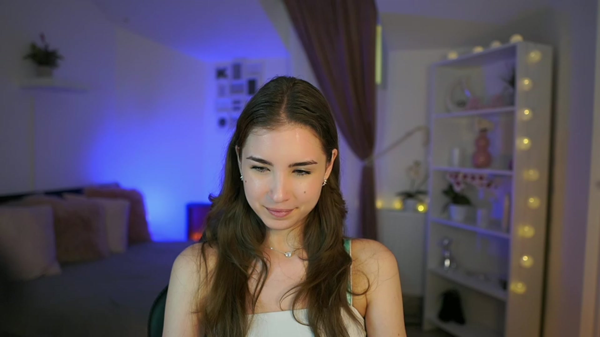 Gallery image thumbnail from Shy_jane's myfreecams stream on, 05/03/2023, 17:44 image 5 of 20