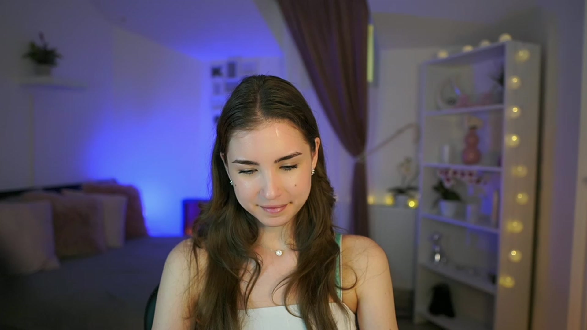 Gallery image thumbnail from Shy_jane's myfreecams stream on, 05/03/2023, 17:44 image 2 of 20