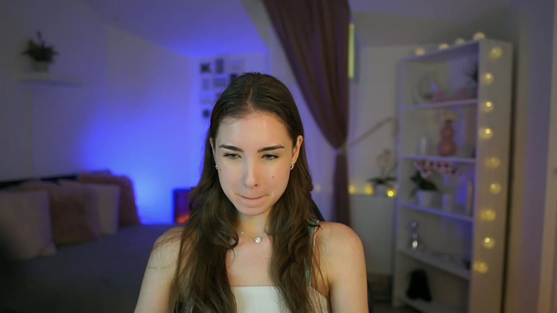 Gallery image thumbnail from Shy_jane's myfreecams stream on, 05/03/2023, 17:44 image 8 of 20