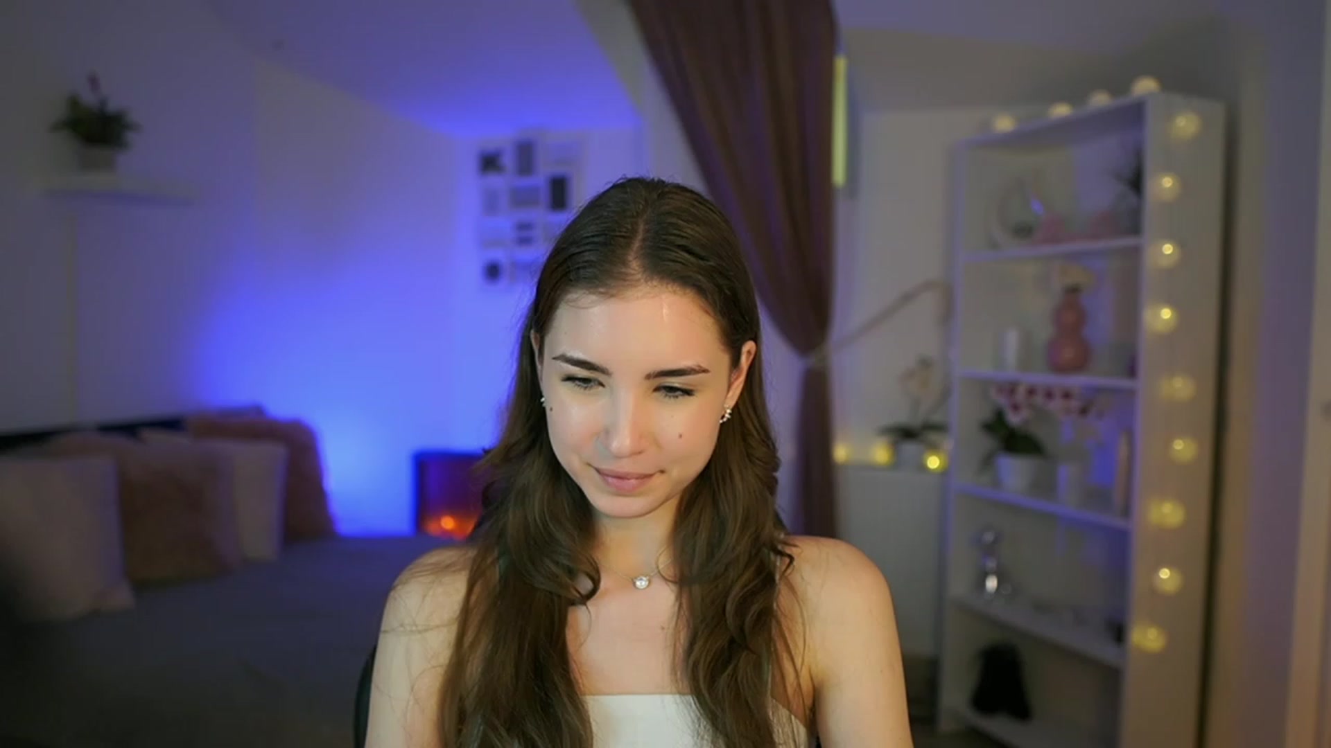 Gallery image thumbnail from Shy_jane's myfreecams stream on, 05/03/2023, 17:44 image 18 of 20