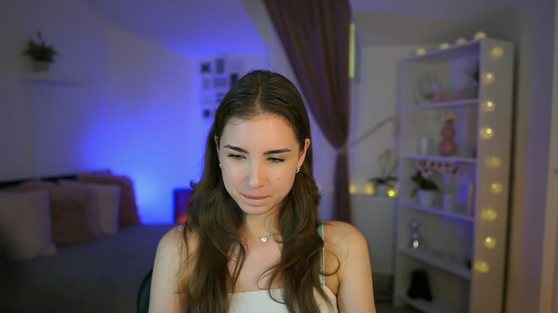 Gallery image thumbnail from Shy_jane's myfreecams stream on, 05/03/2023, 17:44 image 1 of 20