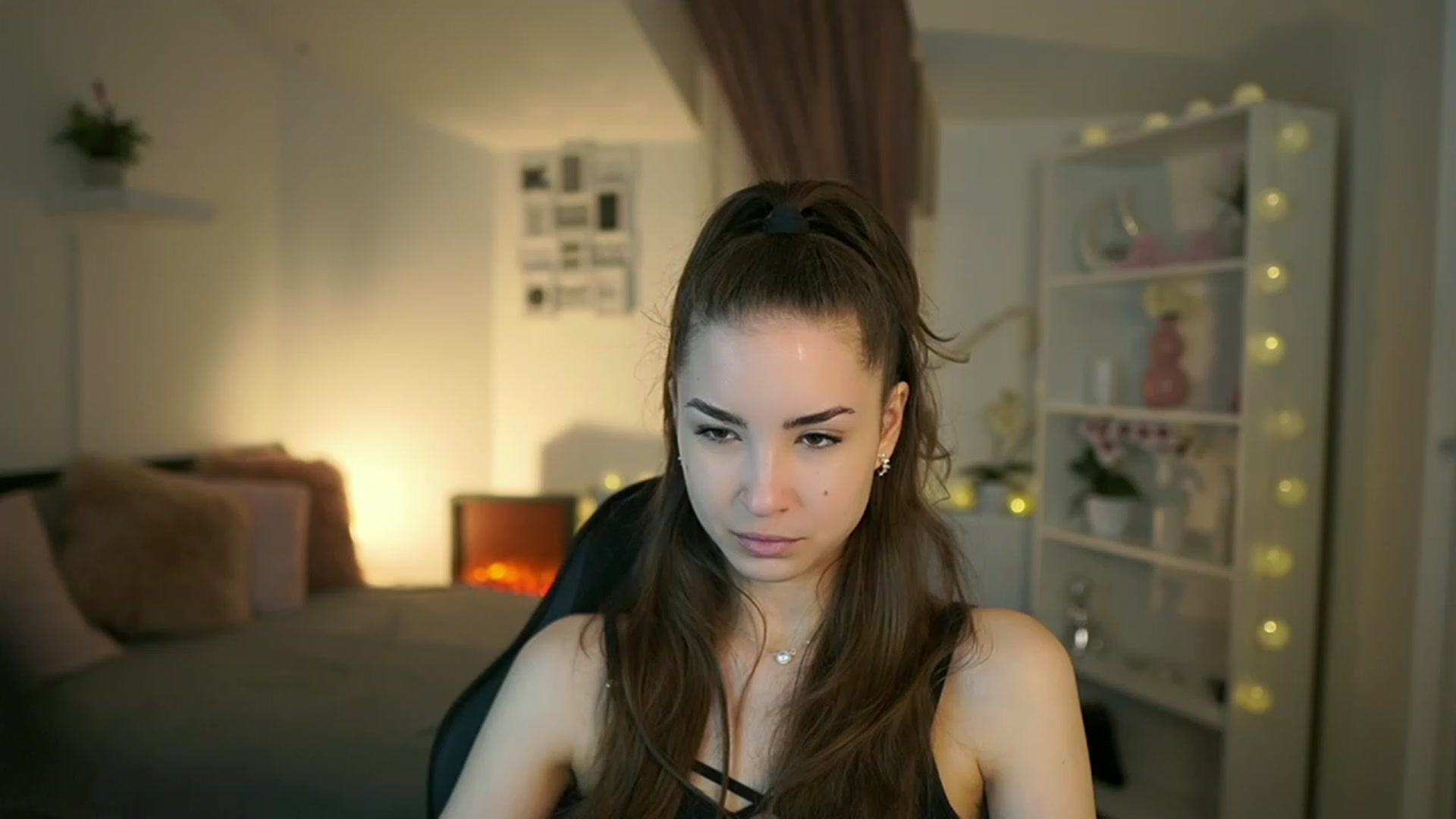 Gallery image thumbnail from Shy_jane's myfreecams stream on, 05/04/2023, 08:45 image 1 of 20