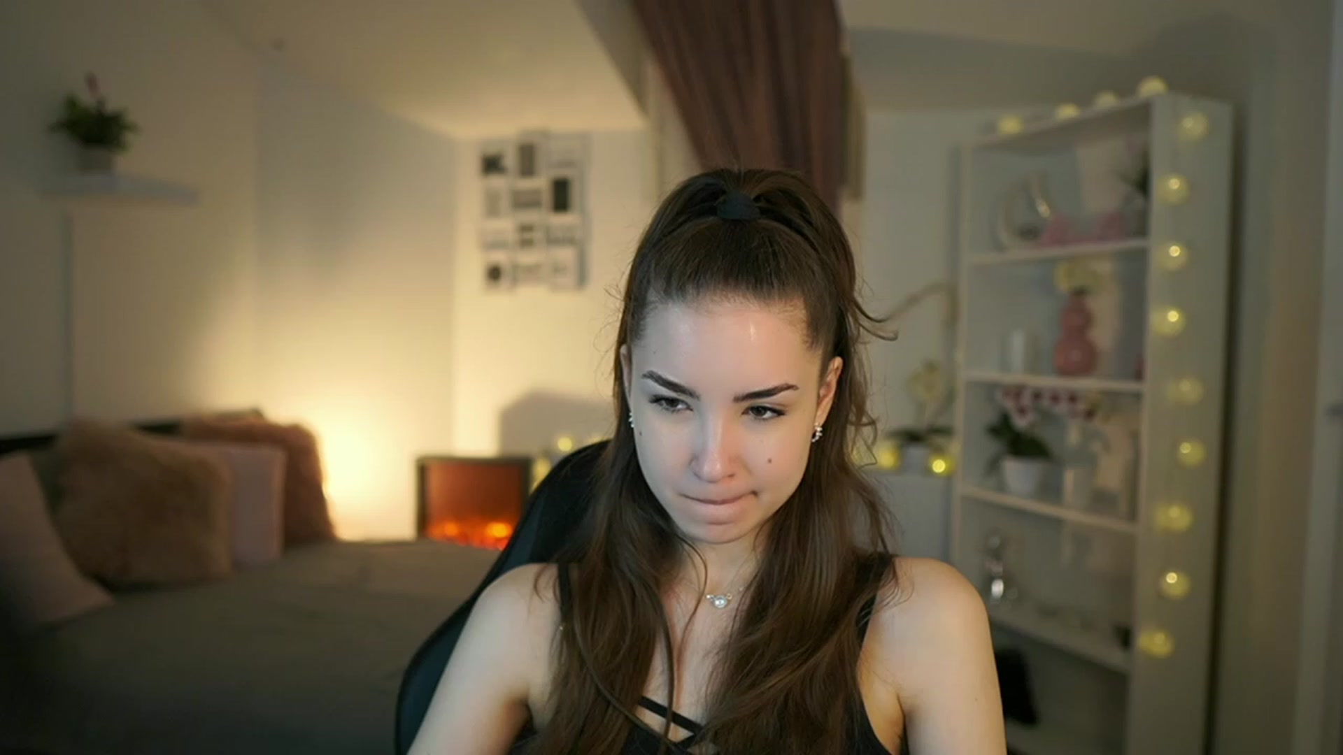 Gallery image thumbnail from Shy_jane's myfreecams stream on, 05/04/2023, 08:45 image 2 of 20