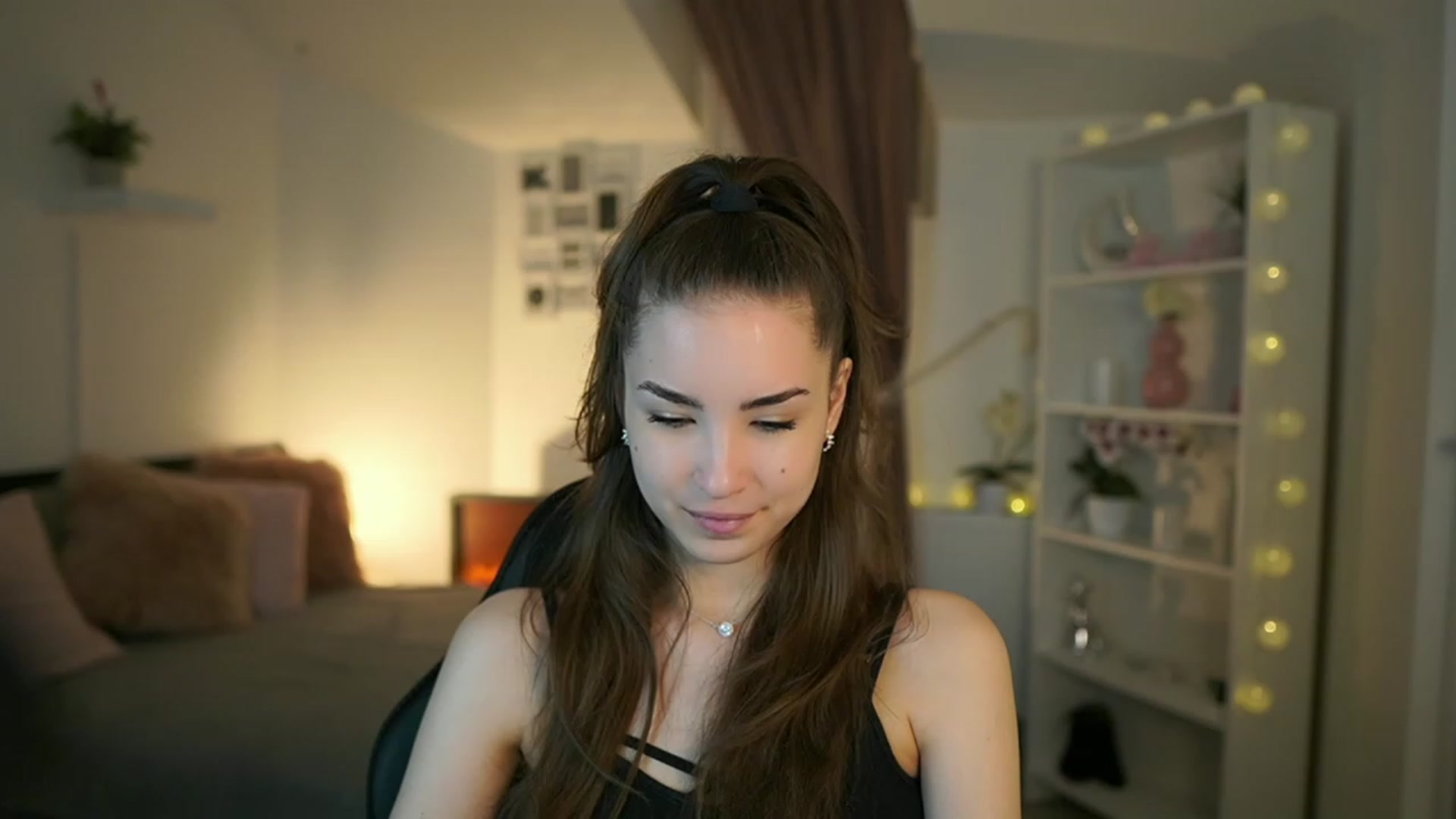 Gallery image thumbnail from Shy_jane's myfreecams stream on, 05/04/2023, 08:45 image 3 of 20