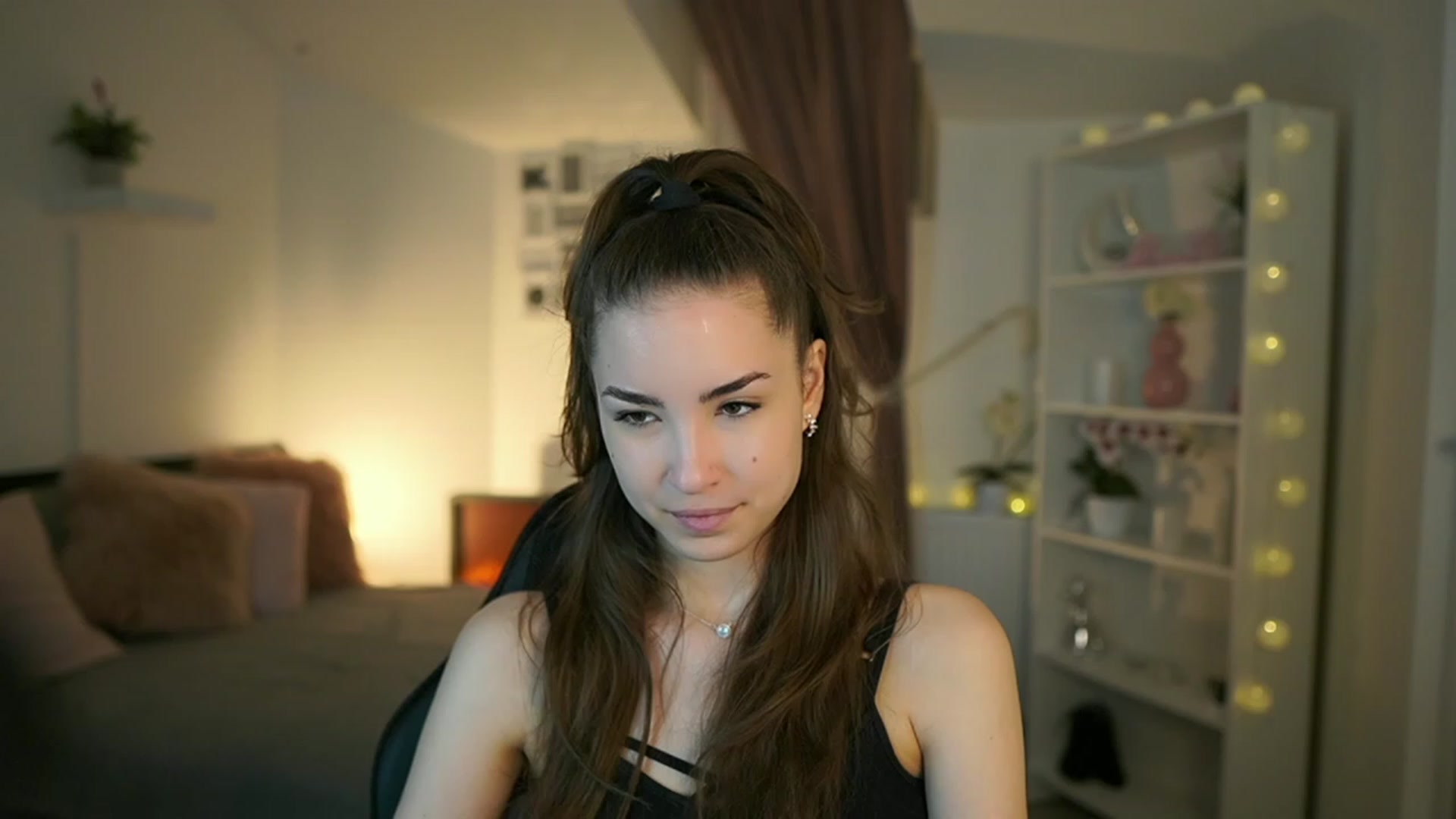 Gallery image thumbnail from Shy_jane's myfreecams stream on, 05/04/2023, 08:45 image 4 of 20