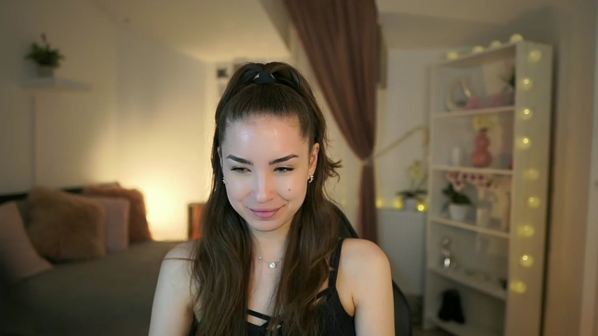 Gallery image thumbnail from Shy_jane's myfreecams stream on, 05/04/2023, 10:26 image 8 of 20