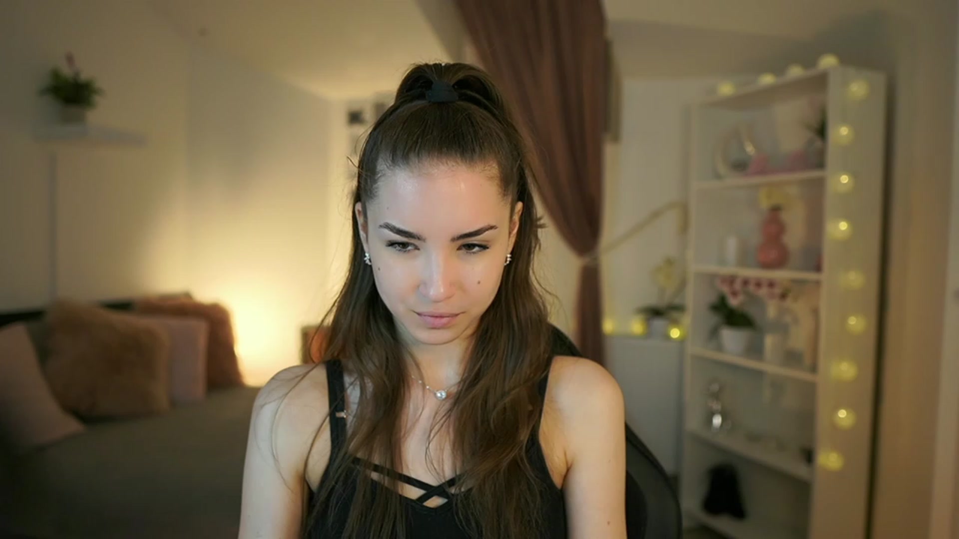 Gallery image thumbnail from Shy_jane's myfreecams stream on, 05/04/2023, 10:26 image 2 of 20