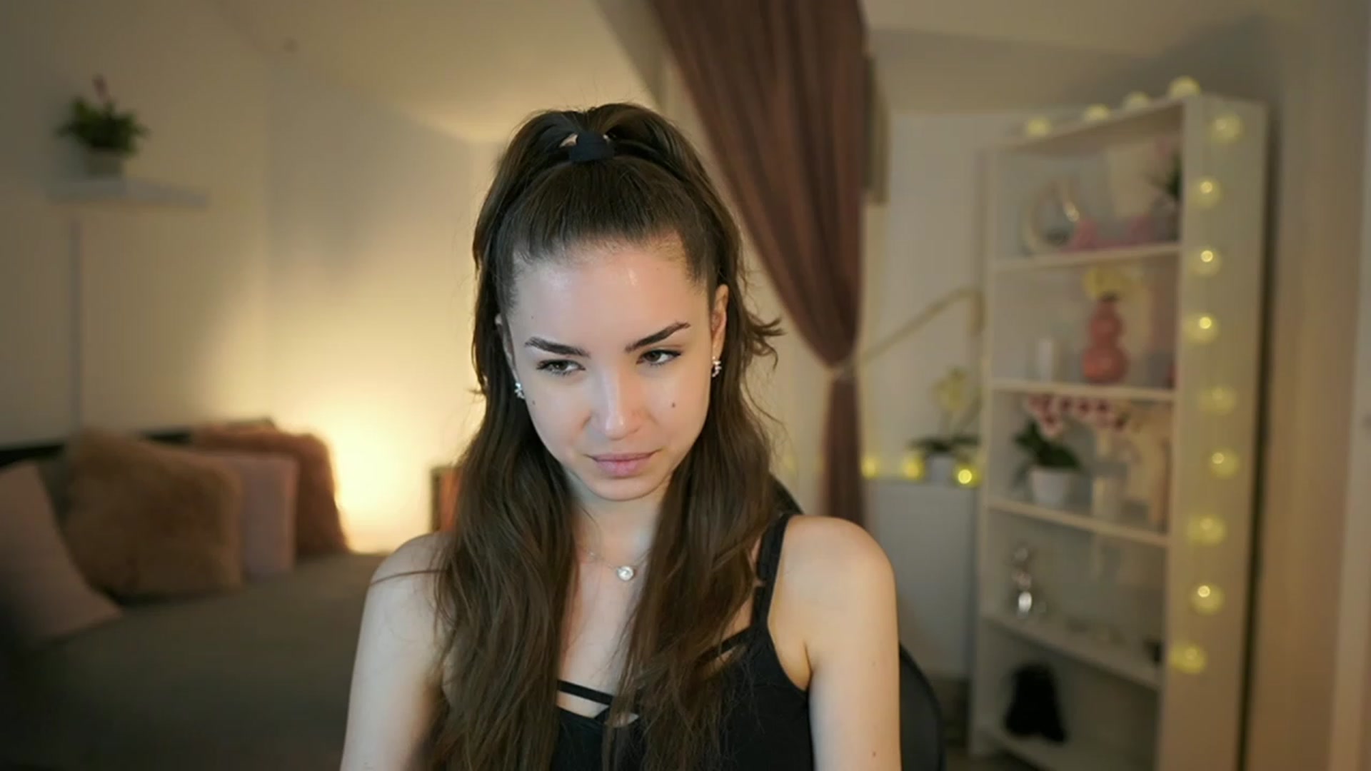Gallery image thumbnail from Shy_jane's myfreecams stream on, 05/04/2023, 10:26 image 12 of 20