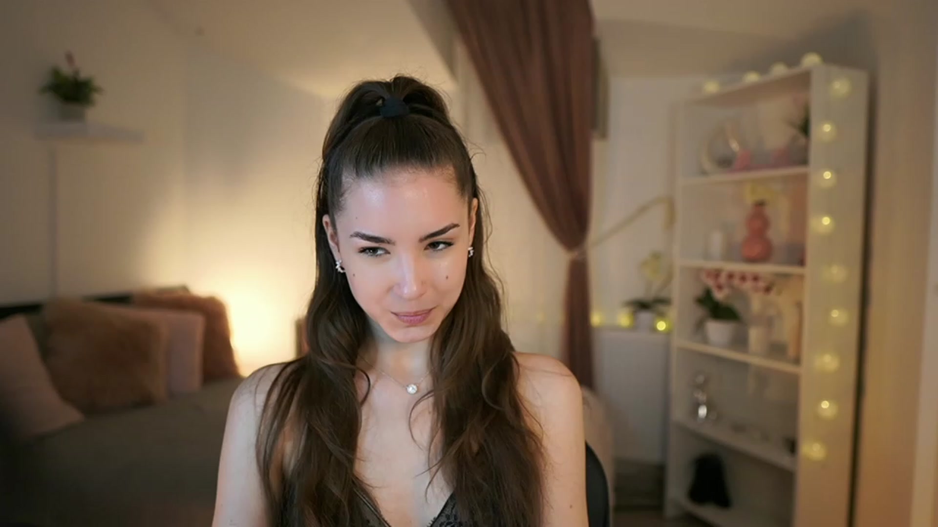 Gallery image thumbnail from Shy_jane's myfreecams stream on, 05/04/2023, 11:18 image 9 of 20