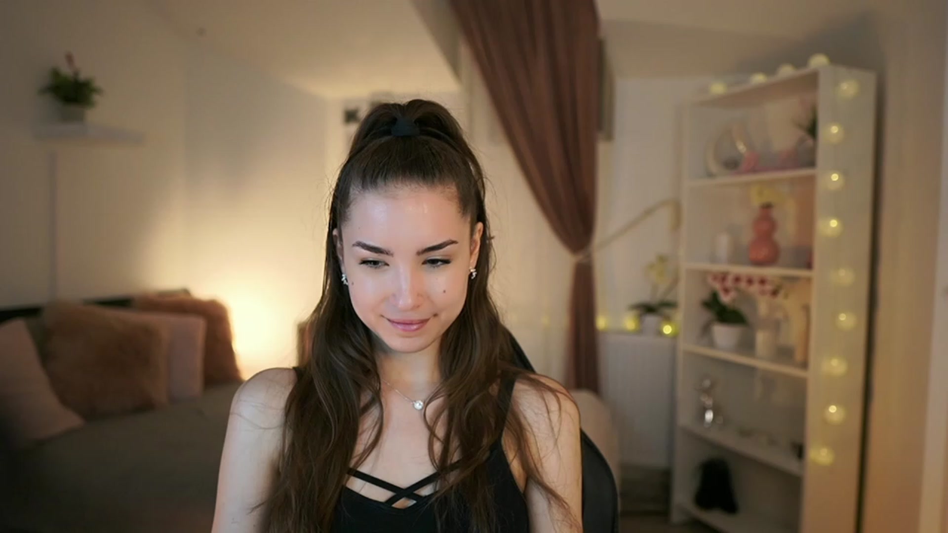 Gallery image thumbnail from Shy_jane's myfreecams stream on, 05/04/2023, 11:18 image 2 of 20