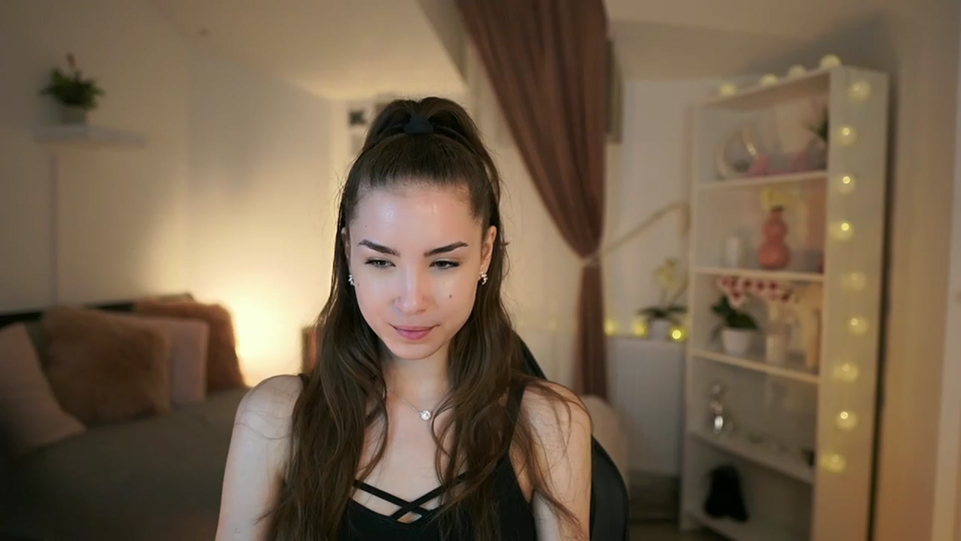 Gallery image thumbnail from Shy_jane's myfreecams stream on, 05/04/2023, 11:18 image 1 of 20