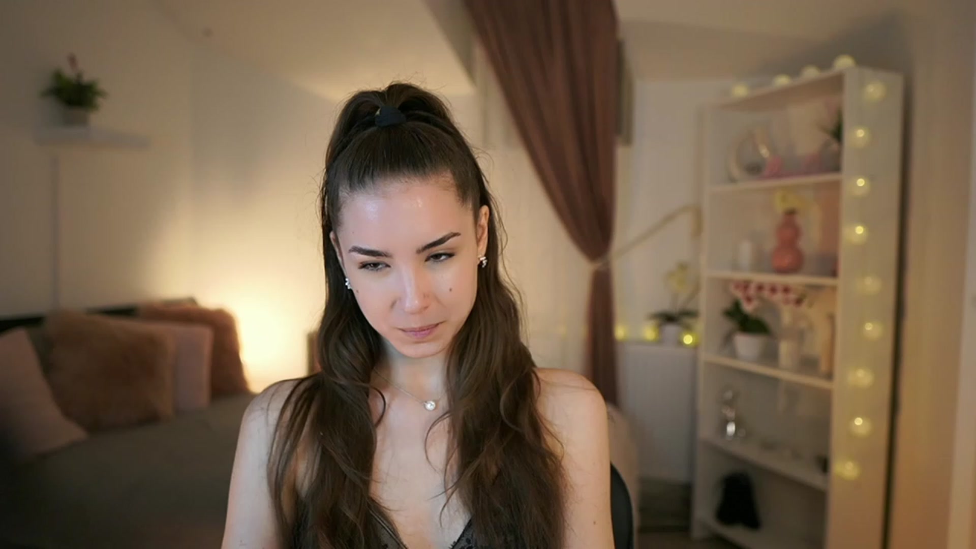 Gallery image thumbnail from Shy_jane's myfreecams stream on, 05/04/2023, 11:18 image 10 of 20