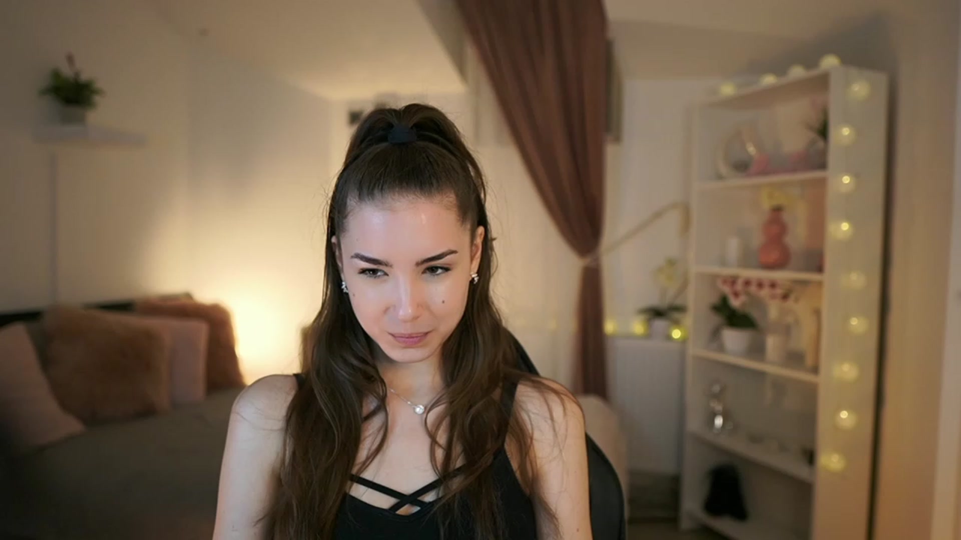 Gallery image thumbnail from Shy_jane's myfreecams stream on, 05/04/2023, 11:18 image 4 of 20