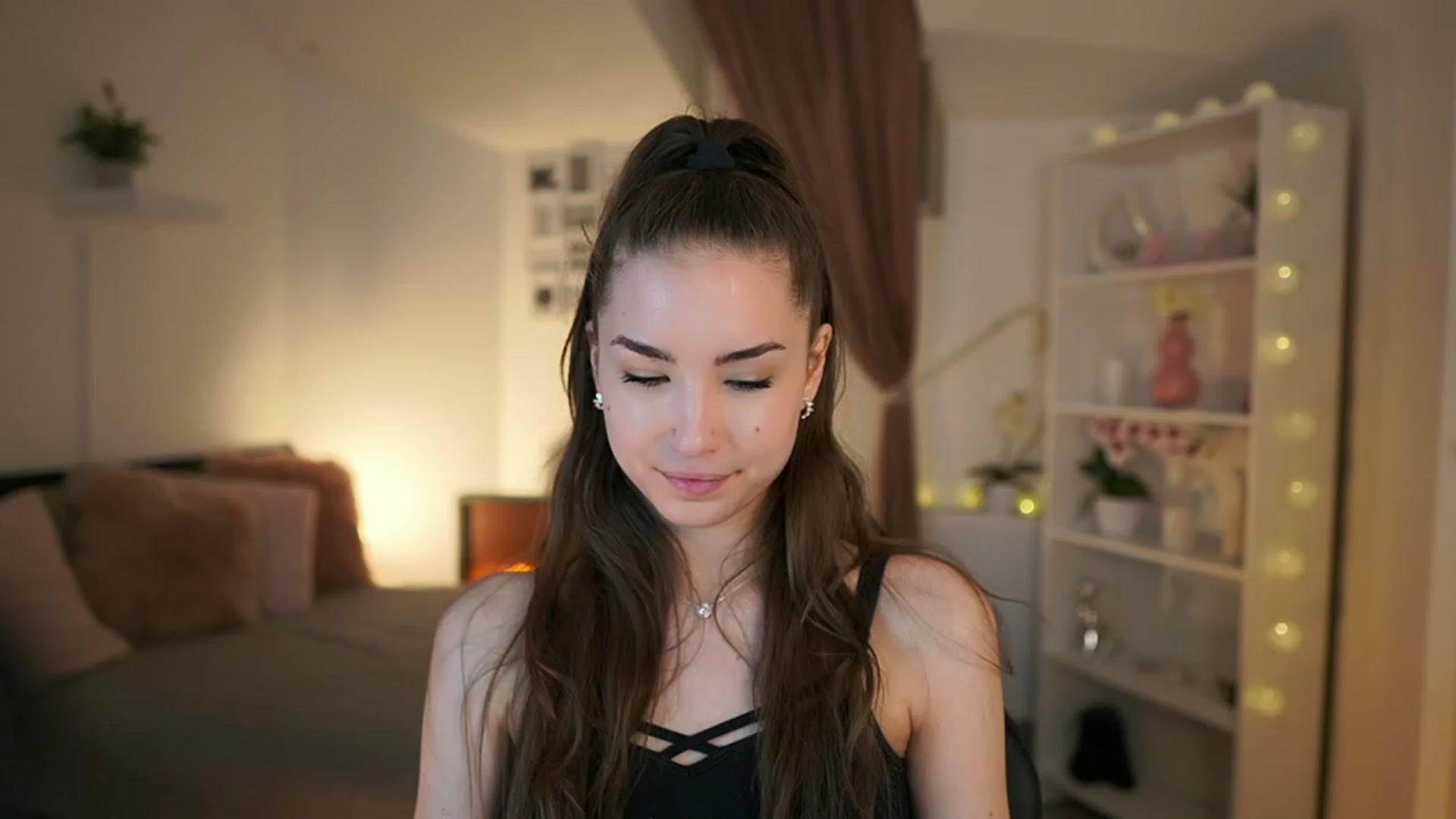 Gallery image thumbnail from Shy_jane's myfreecams stream on, 05/04/2023, 13:19 image 2 of 20