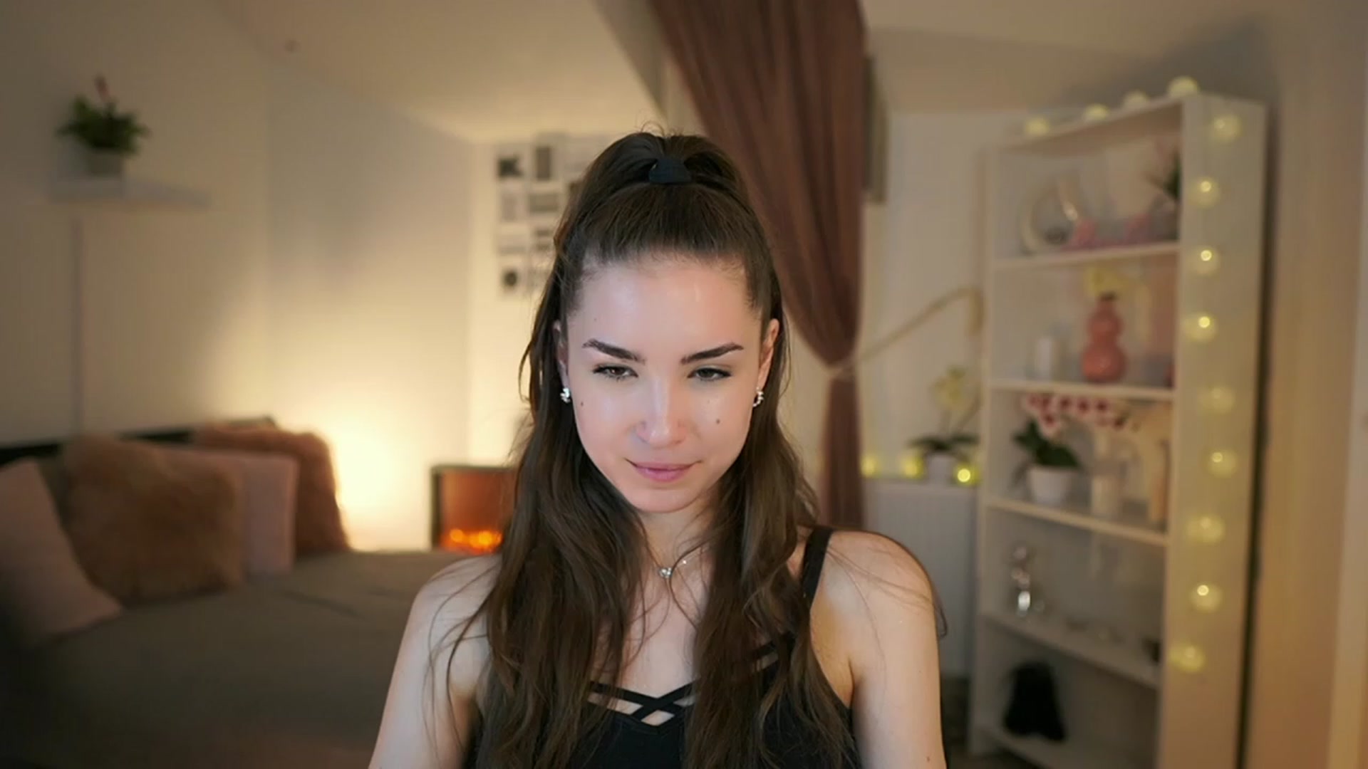 Gallery image thumbnail from Shy_jane's myfreecams stream on, 05/04/2023, 13:19 image 6 of 20
