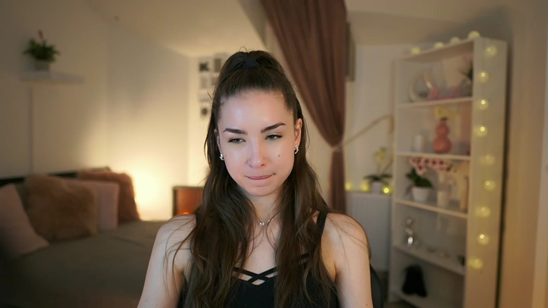 Gallery image thumbnail from Shy_jane's myfreecams stream on, 05/04/2023, 13:19 image 5 of 20