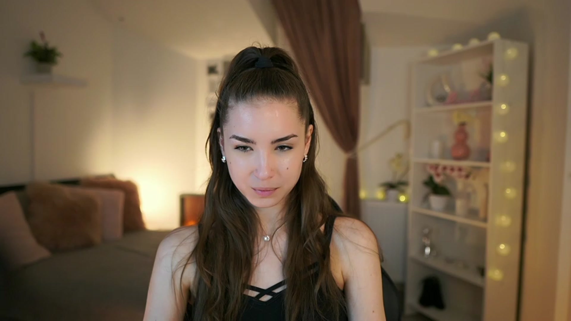 Gallery image thumbnail from Shy_jane's myfreecams stream on, 05/04/2023, 13:19 image 3 of 20