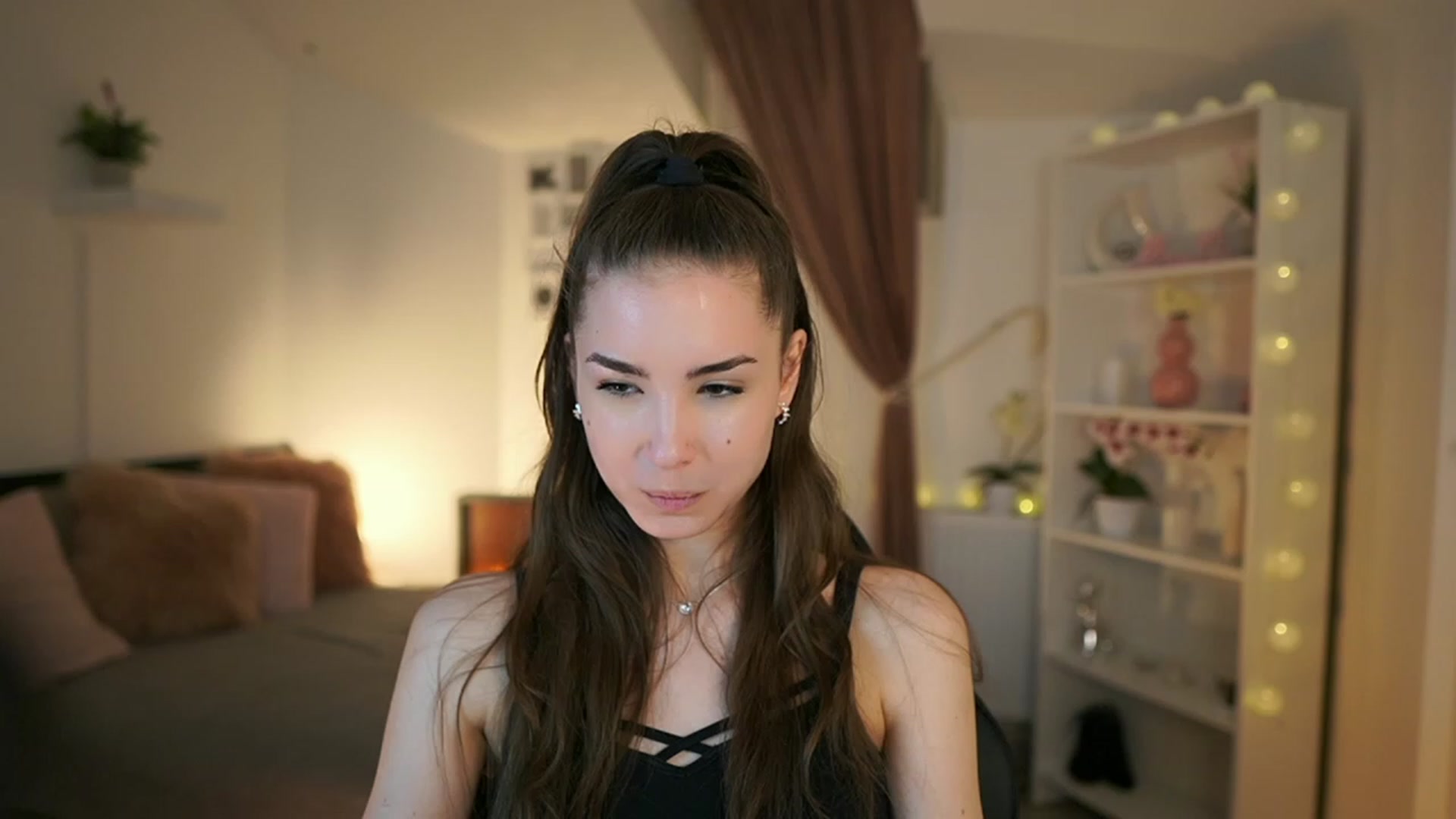 Gallery image thumbnail from Shy_jane's myfreecams stream on, 05/04/2023, 13:19 image 4 of 20